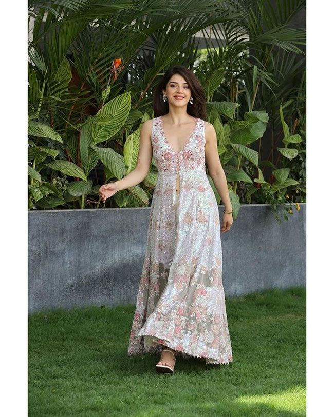 Staggering Poses Of Mehreen